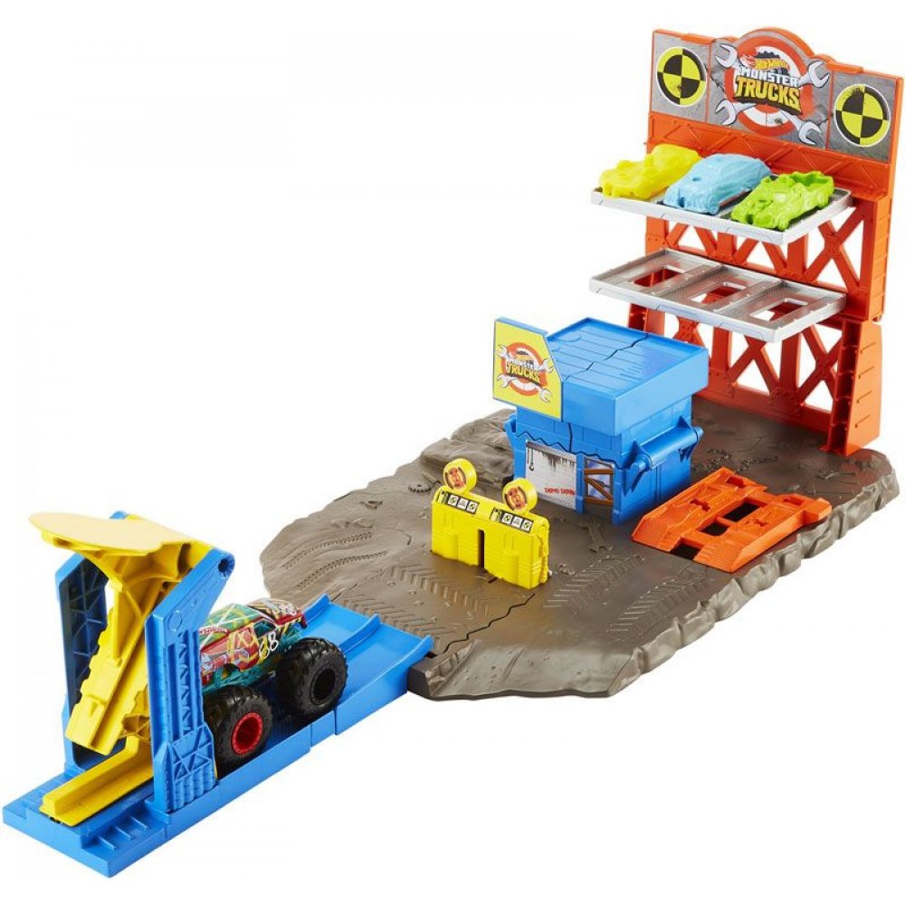 Hot Wheels Monster Trucks Super Explosions & Collisions Set