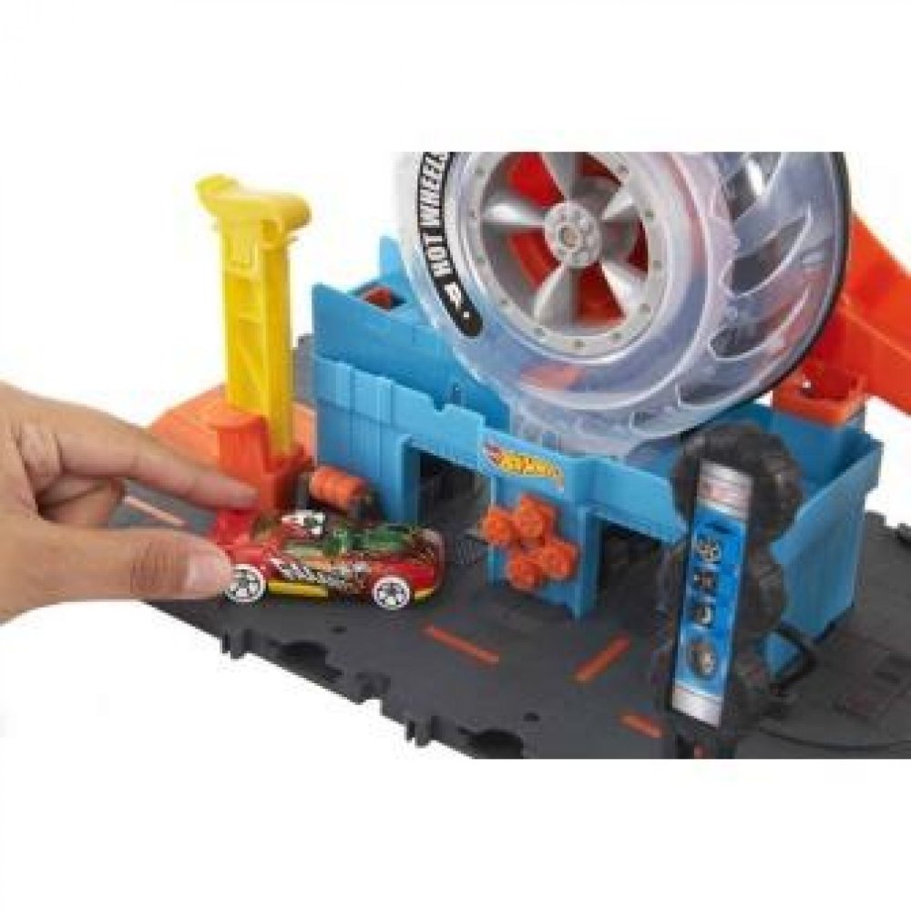 Hot Wheels Track Super Twist Tire Shop